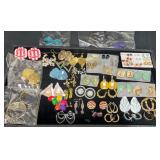 Assorted Fashion Earrings w Color & Style