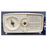 Vintage 1955 Ivory 5R61 Hallicrafters Tube Radio