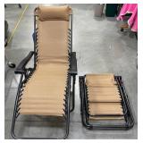 2 Outdoor Folding Reclining Lounge Chairs