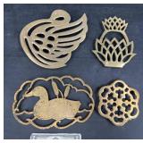 4 Assorted Vintage Trivets ï¿½ Swan, Pineapple +
