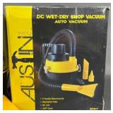 Austin DC Wet-Dry Shop Auto Vacuum w Attachments
