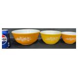 Set of 3 Vintage Pyrex Butterfly Gold Mixing Bowls