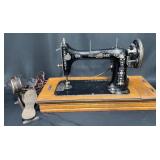 1921 Antique New Home Sewing Machine w Case