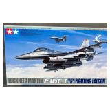 Tamiya NIB F16CJ Model Fighting Falcon 1:48 Scale