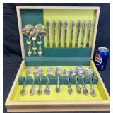 Wm Rogers Royal Manor Flatwareï¿½Set w Box