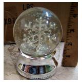New Case 12 Snowflake Snow Globes