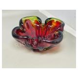 red & green art glass dish - 7' wide