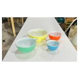 set of 4 vintage Pyrex bowls