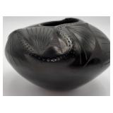 Mata Ortiz blackware pottery lizard pot
