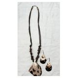 Gorgeous Shell Necklace & Earrings