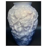 10 1/2ï¿½ Fenton Periwinkle Dogwood Floral Vase