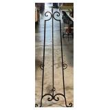 Modern Style Gold Tone/Black Easel