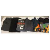 4 Menï¿½s Sweaters & 2 T-Shirts