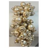 VTG Daisy Fuentes Faux Pearl Cluster Bracelet