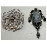 2 VTG Brooch/Pins
