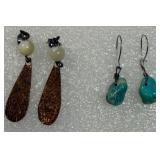 2 Fashion Earrings