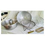 Lot of 5 Kitchen Items