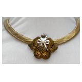 Unique VTG Choker