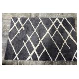Gray/White Triangle Striped Floor Rug