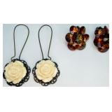 2 Lovely Floral Fashion Earrings