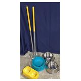 Dog Scoop/Rack, 4 Food Dishes