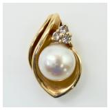 14KT Gold Diamond & Pearl Pendant
