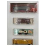 Vintage N-scale model train cars