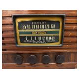 Vintage RCA Victor Broadcast Shortwave Radio