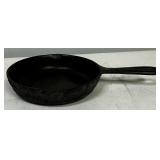 *Vintage Unmarked Cast Iron Skillet