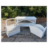 White Wicker Table And Baskets Set