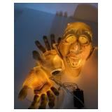 Light-Up Vampire Head And Hands Decor