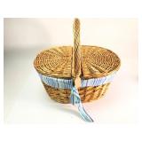 Wicker Picnic Basket With Fabric Lining