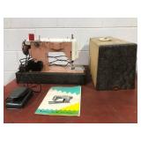 Universal Zig-Zag Sewing Machine & Case