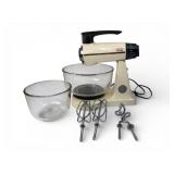 Sunbeam Mixmaster With 9 & 6 In Bowls