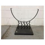 Metal Display Stand With Wavy Supports