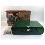 LIKE NEW Vtg Coleman 425F Camp Stove