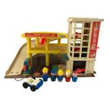 Fisher-Price 930 Parking Ramp Service Center w Box