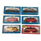 Life-Like HO Scale Model Train Cars Lot of 6