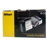 Nikon Coolpix 900 Digital Camera in Box
