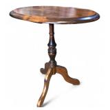 Traditional Oval Pedestal Side Table