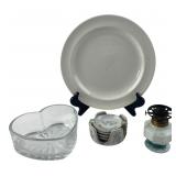 Mixed Lot: Wedgwood Plate, Lamp & Glassware