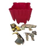 Outdoor Fun Sand Bucket & Cardboard Animals