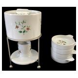 Pfaltzgraff Winterberry Warmer & 4 Bowls