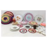 Lot of doll dinnerware, plastic tea plates and