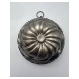 Vintage Metal Jelly Mold -5520