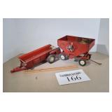 1/16 Ertl IH Manure Spreader & Wagon