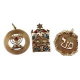 JUDAICA. (3) Assorted Gold Pendants.