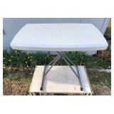 Petite Cosco adjustable table