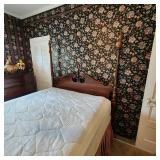 Queen size poster bed