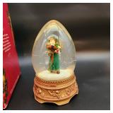 Hallmark musical Santa snowglobe